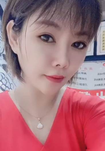 在我姐妹店里得瑟一下欢迎来秦味到皇家永利东边