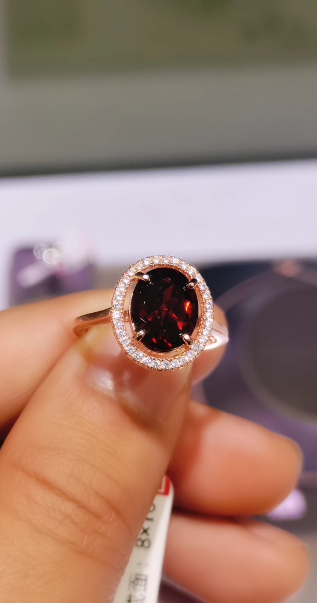 精美石榴石戒指围钻款,925银镀k金镶嵌