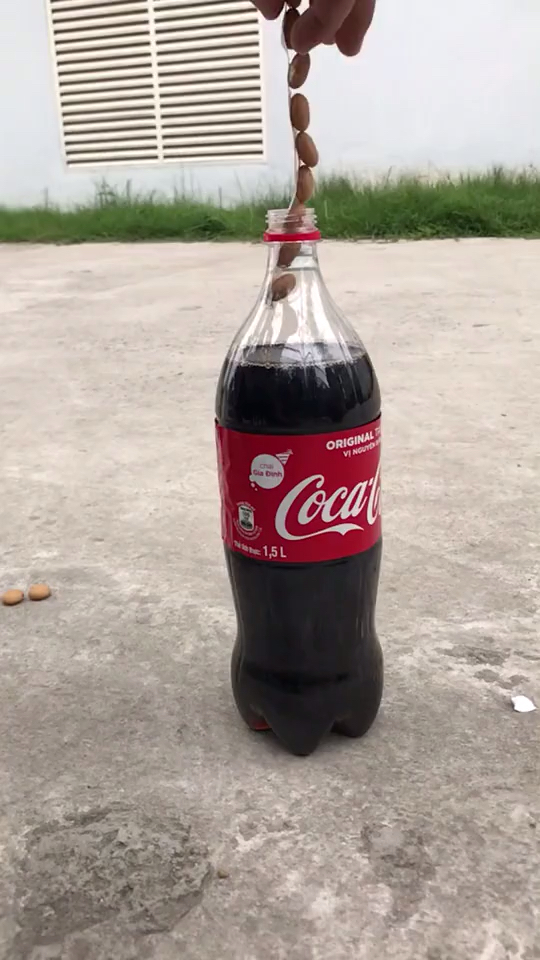 愤怒的可乐!看来,妈妈让我少喝可乐是对的.