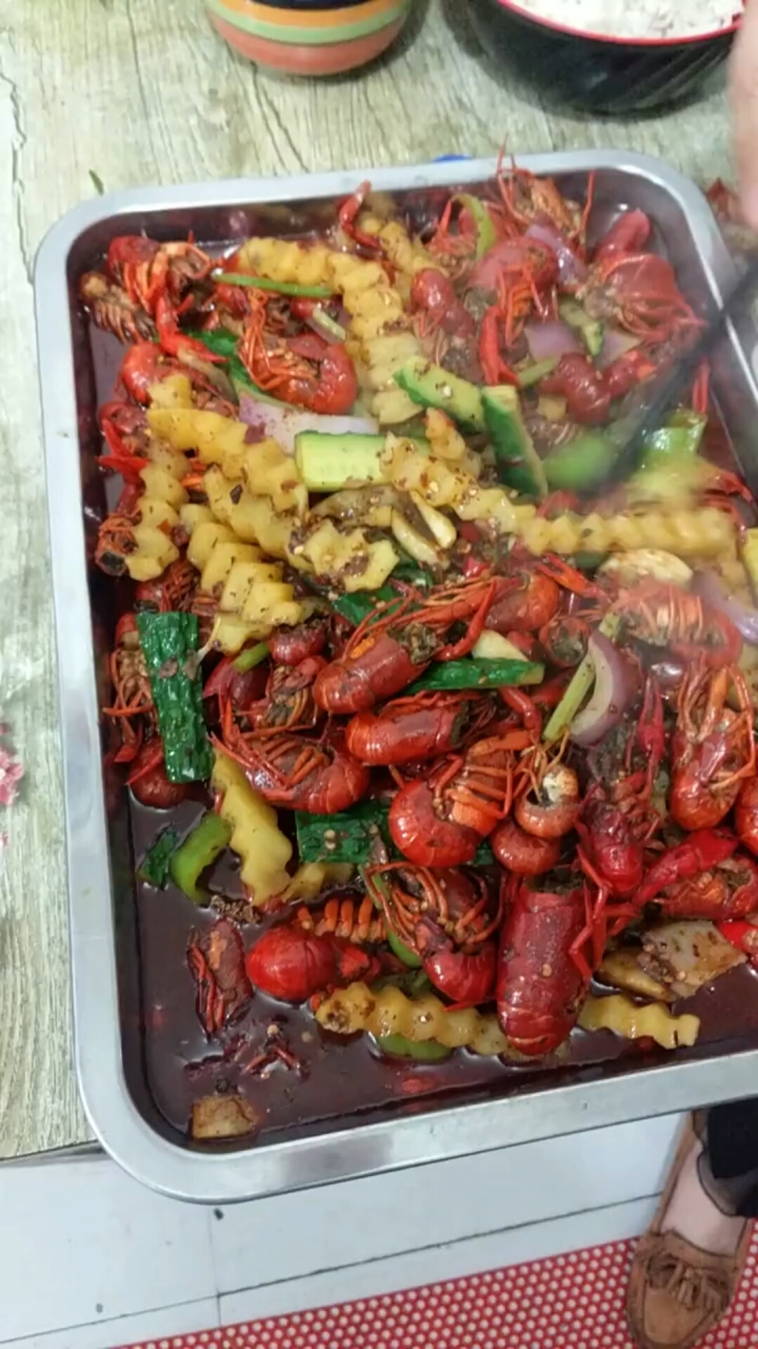 无宵夜不夏天#宵夜小龙虾,啤酒更配哦!