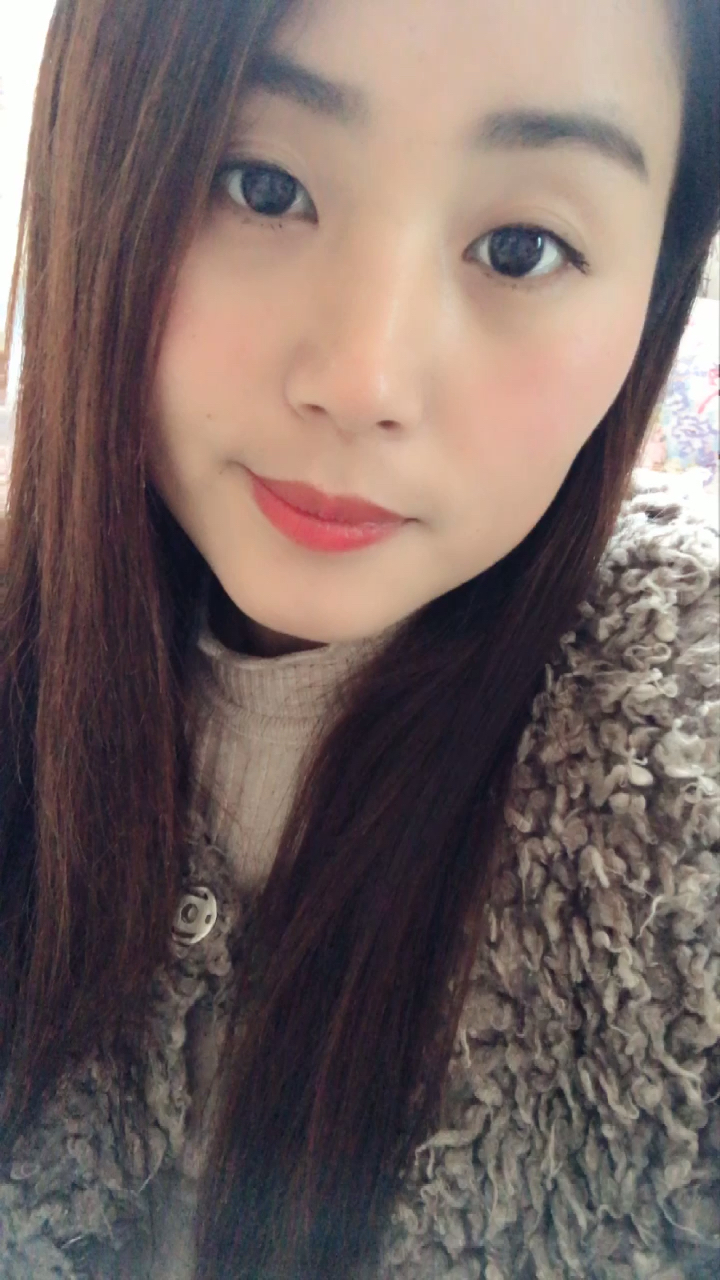 小姐姐不开心喽