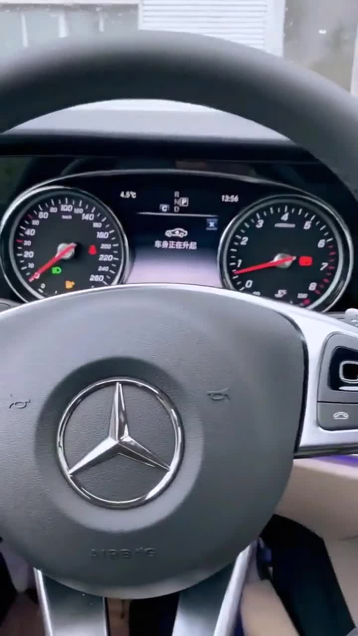 一台加装10万块的奔驰e200坐进驾驶座才知道10万花在了哪里