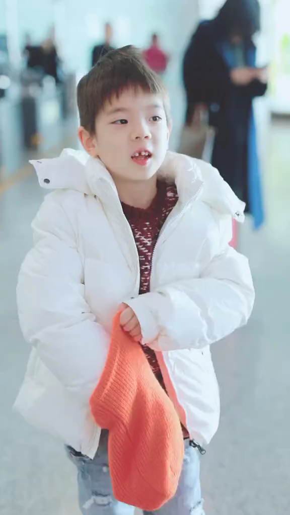 嗯哼长大了,以后又是一枚大帅哥