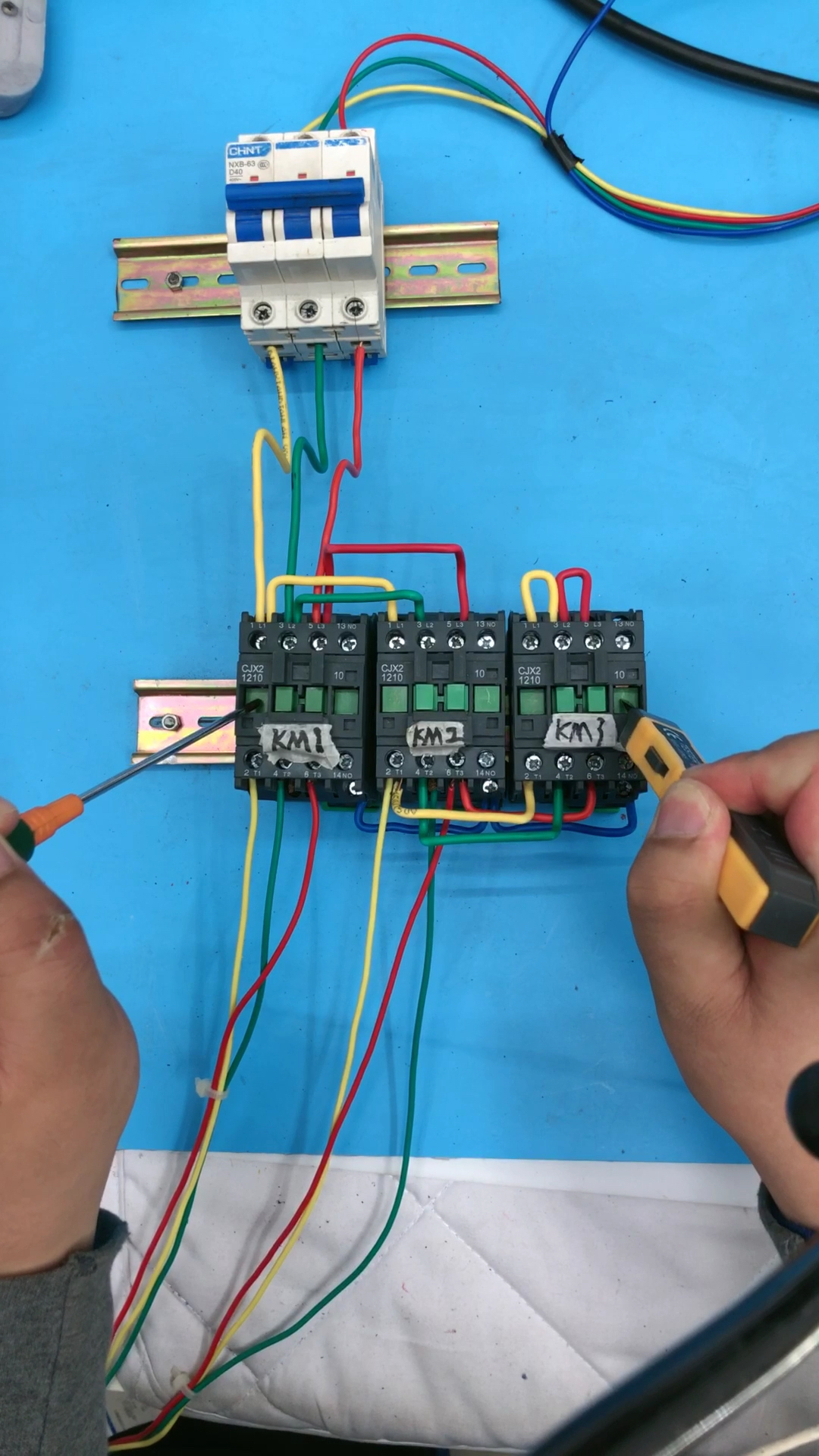 零基础学电工#星三角降压启动主电路实物接线