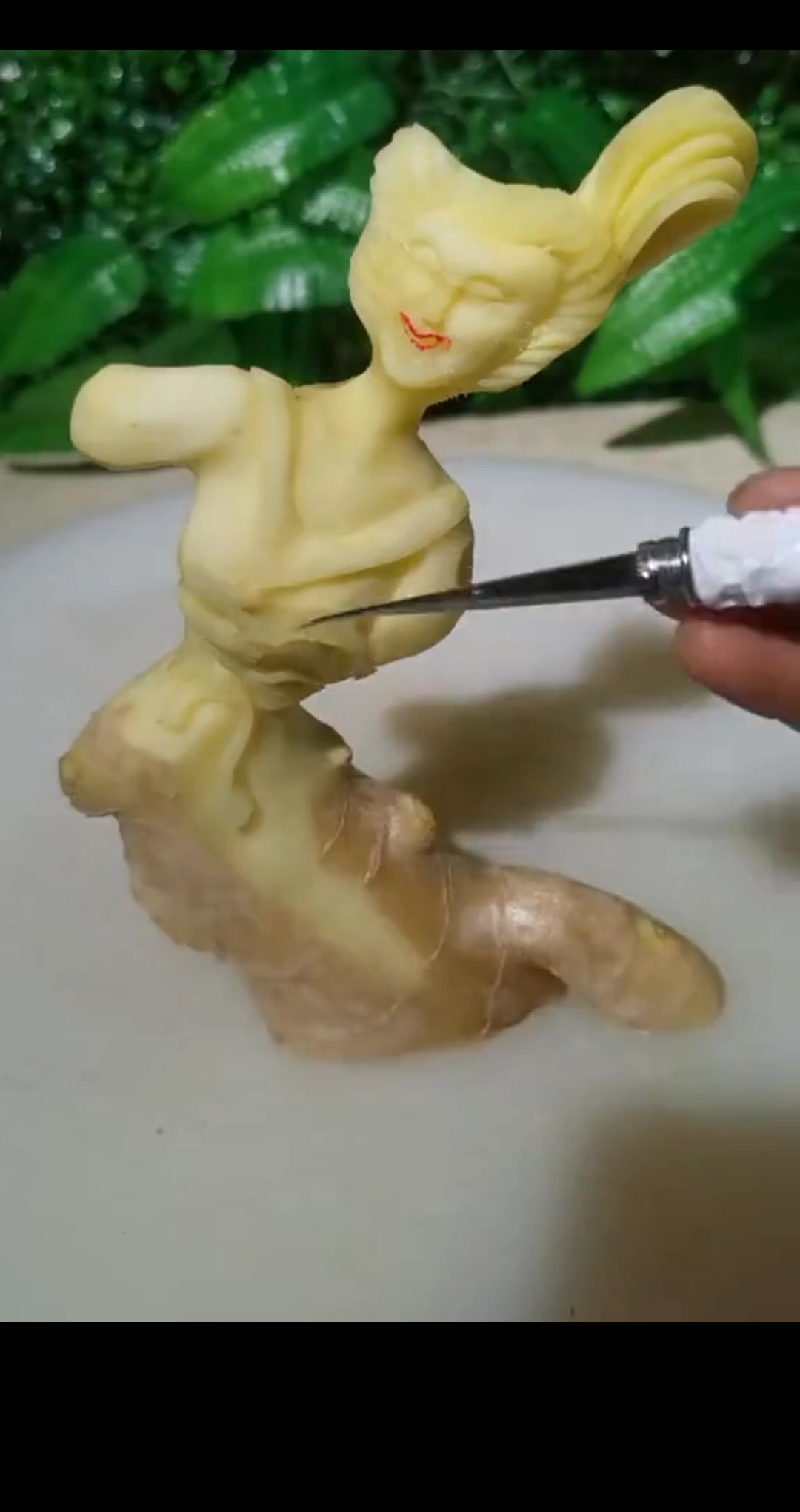 我要上热门#用生姜雕刻出一个美女