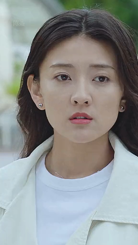 梁洁一身红裙到底惊艳多少人