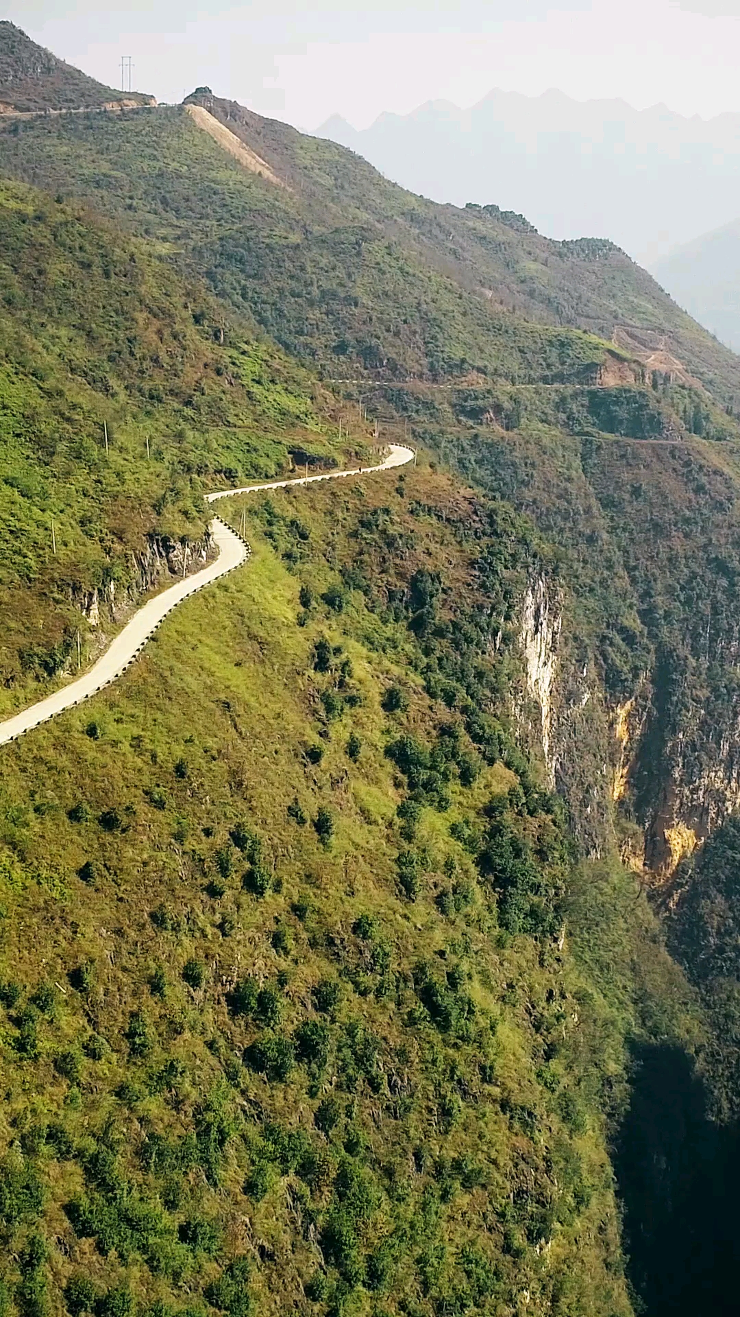 贵州挂壁公路图片