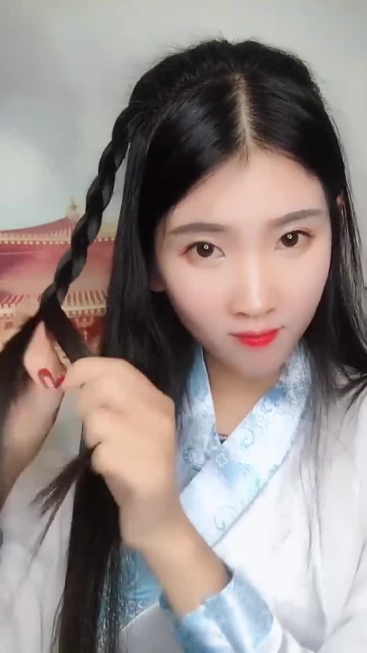 最近这视频火了,姑娘编发仿妆春光灿烂猪八戒小龙女,真漂亮