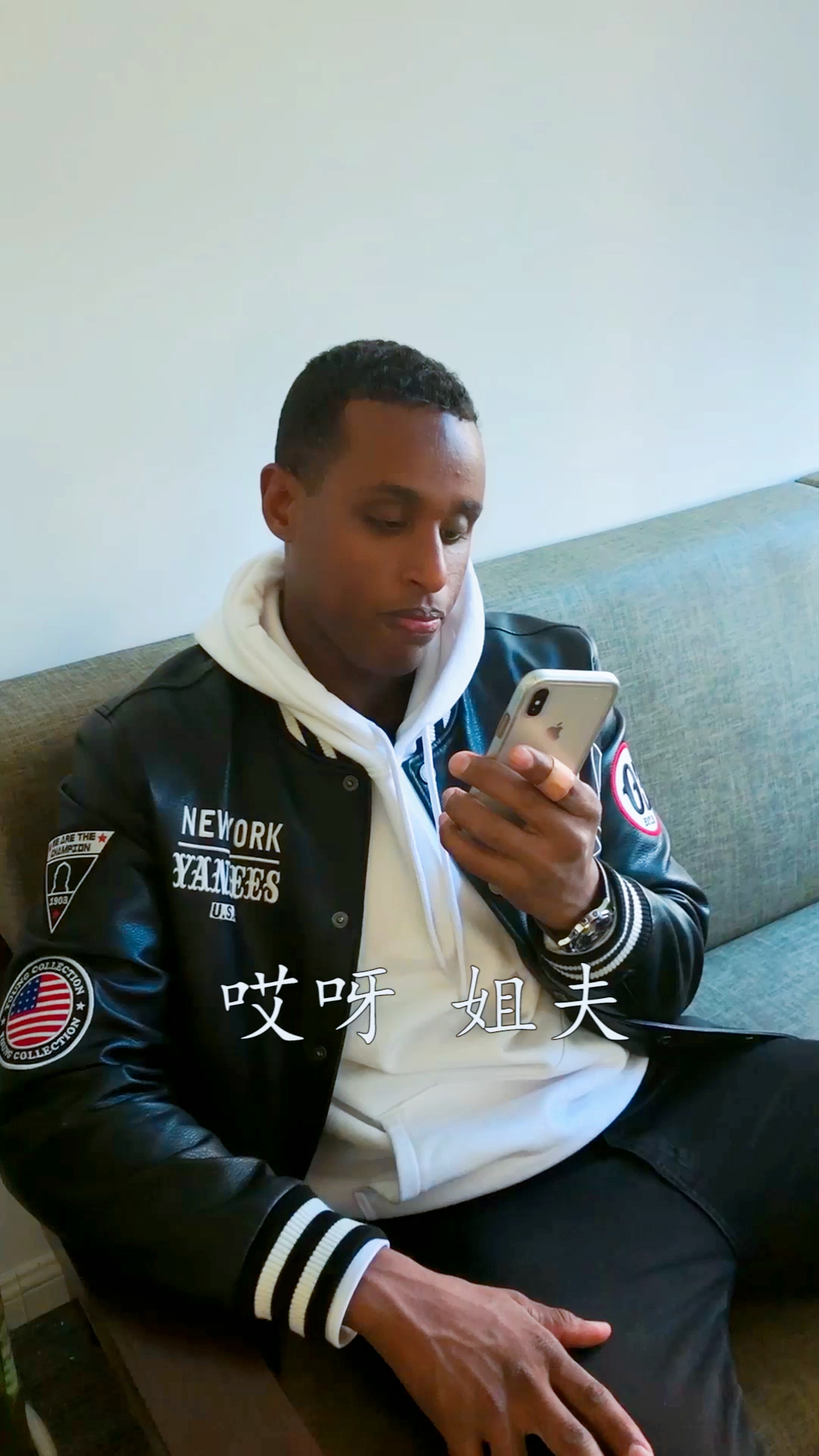 你说我姐夫这么大人了为啥吃东西还能咬手呢搞笑小凤仙惊天魔笑团