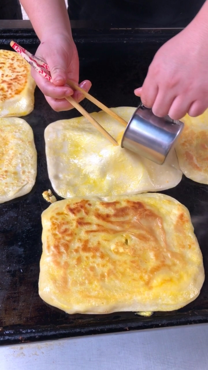 新式特色香酥鸡蛋灌饼