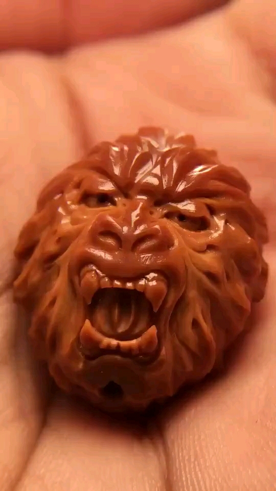 苏工猴头雕刻大师【王斌】本工  《加官封侯》2.15核子饱满大方.