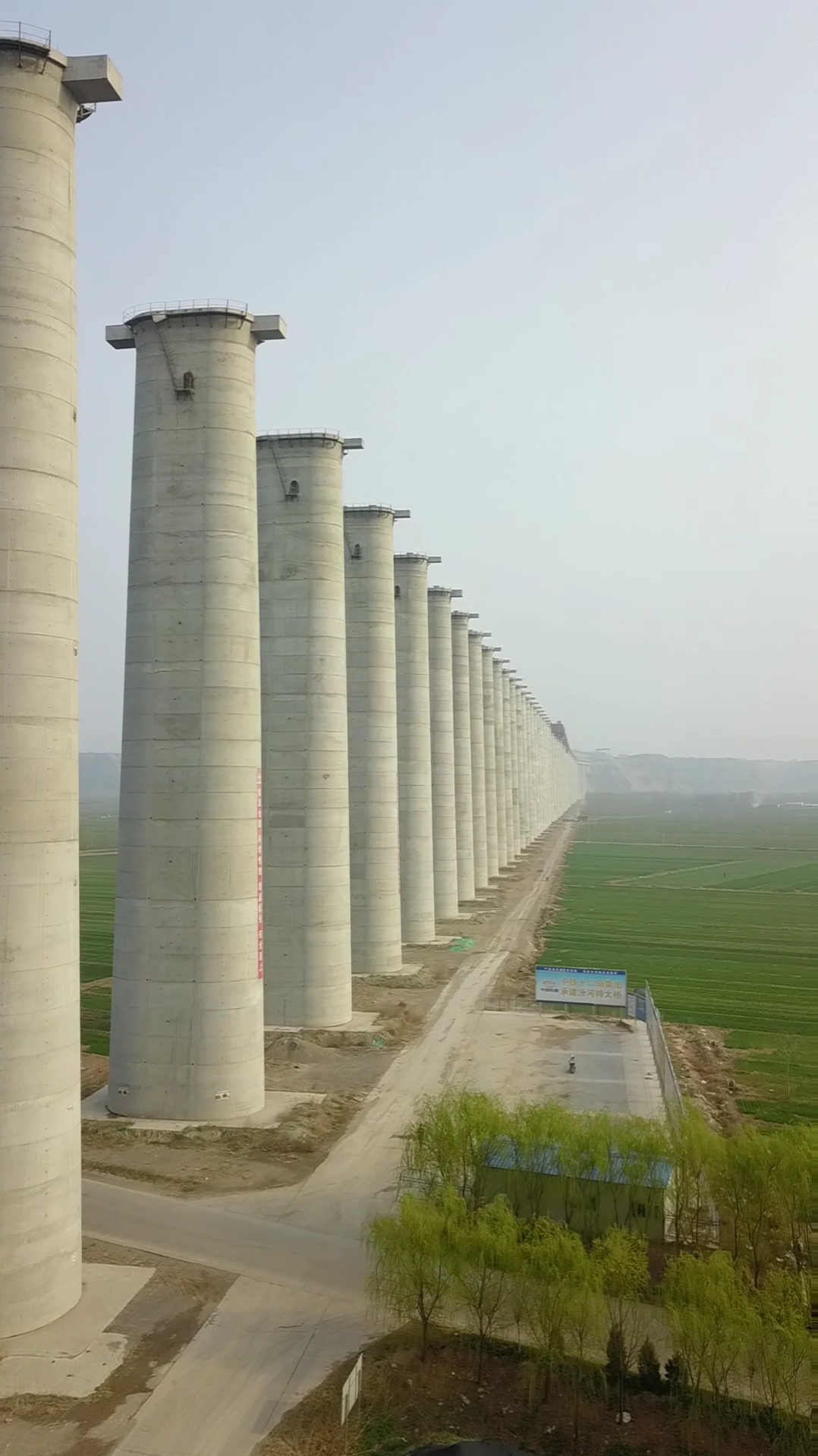 你工作的样子真美#这桥墩这么高,一定有科学道理哦,一起讨论!