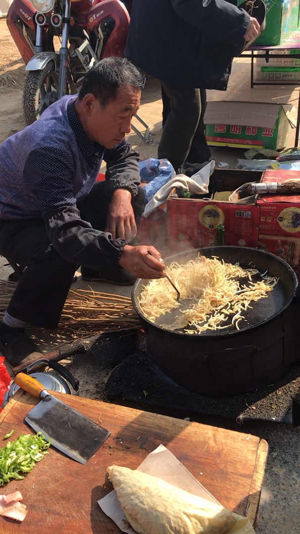 老铁们,来海兴吃煎饼吧!包你满意