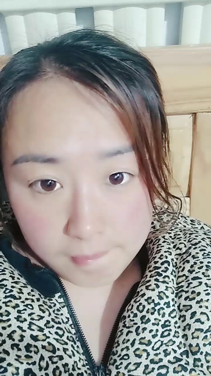 农村来的娘们,穿着小棉袄,素颜照