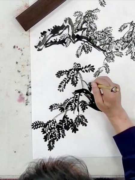 国画山水中,听名家讲椿树的特点与画法演示