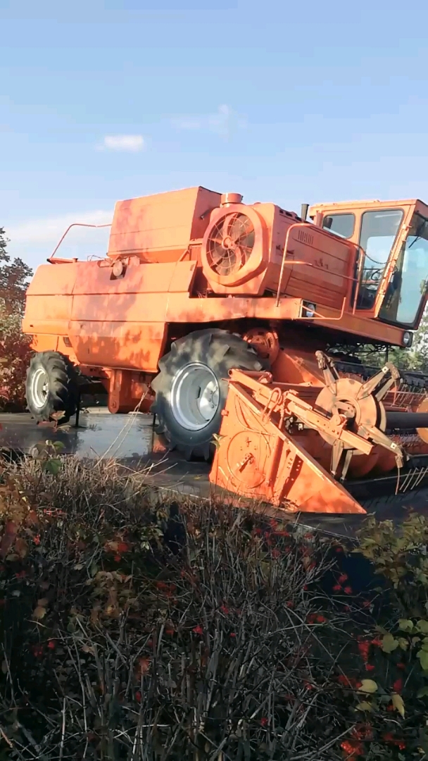 顿河自走式联合收割机,霸气不!