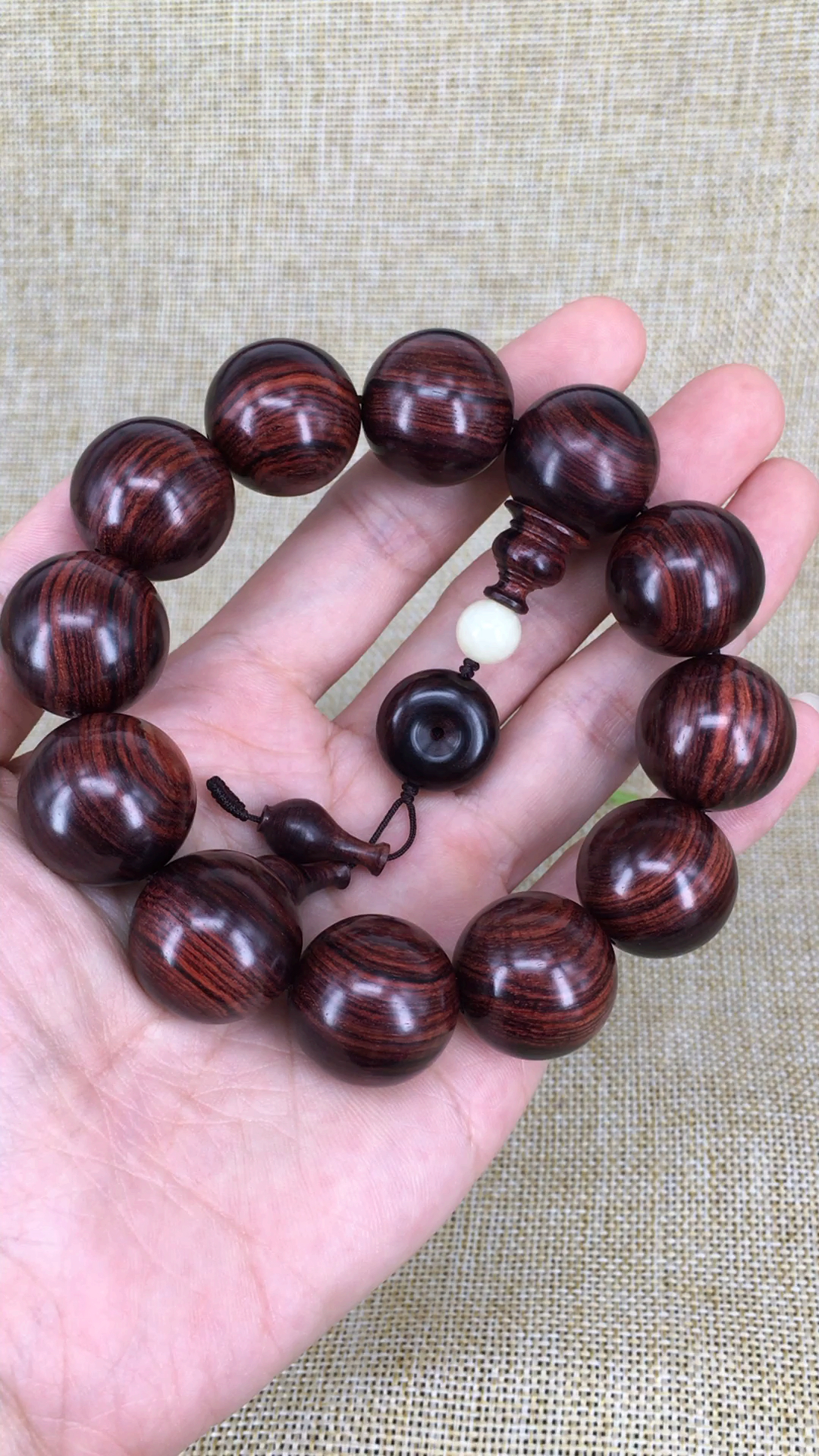 海南黄花梨,2.0精品紫油梨老料,大黑线顺纹手串,重54.2克.-度小视