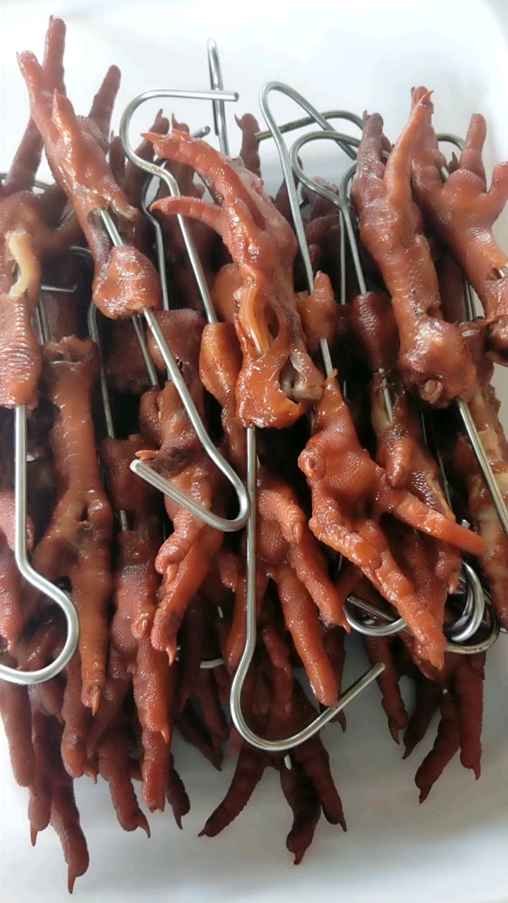 特色吊炉鸡爪子好吃