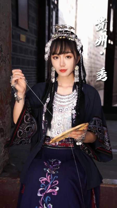 2022-05-012852小万姑娘34.37万粉丝  关注樱花校园:逃离红衣女13.