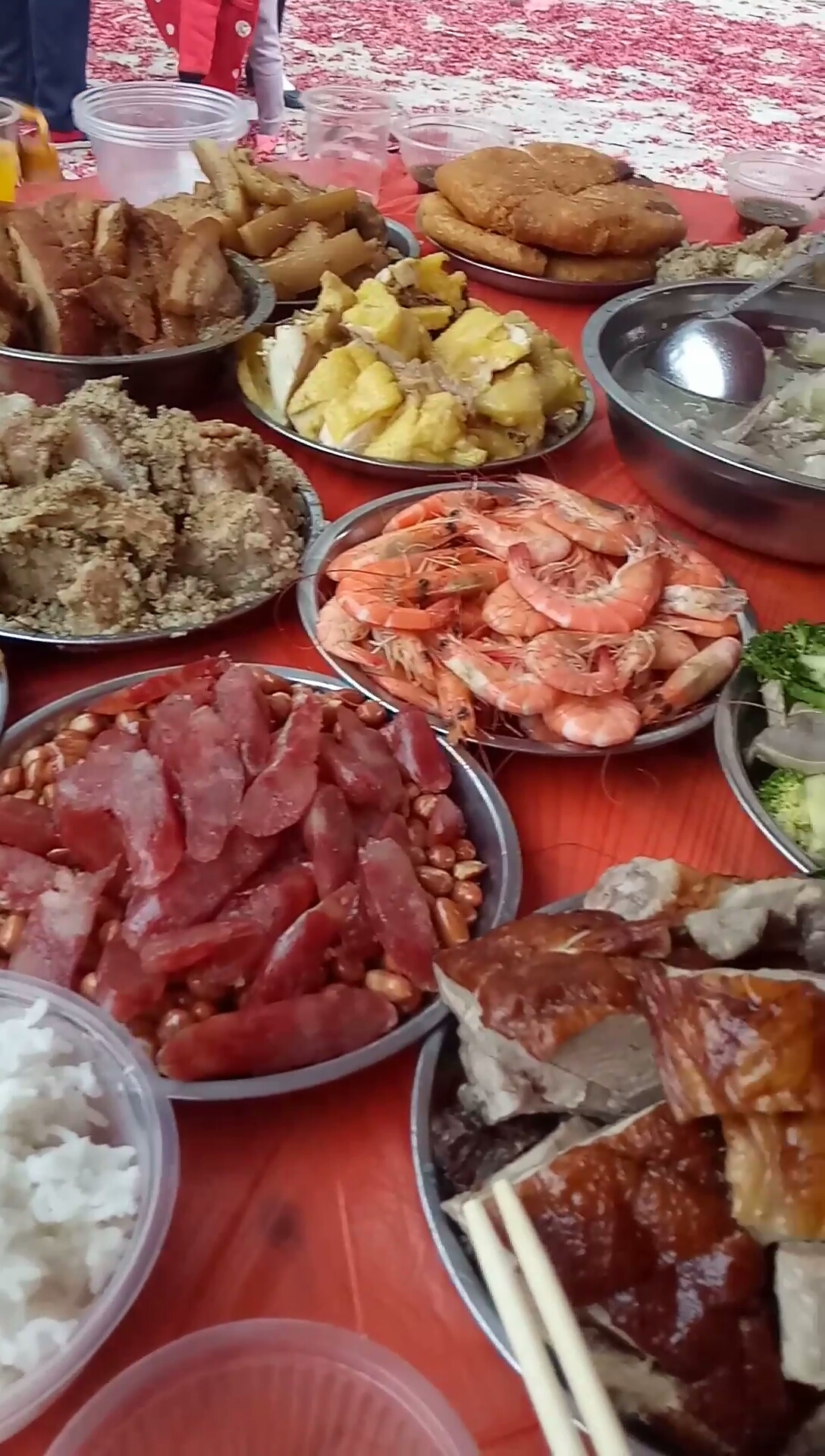 有见过喝喜酒还要打包的吗