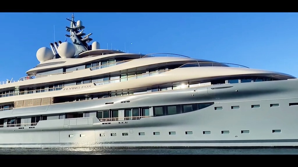 "飞狐"号包租游艇 长度136米