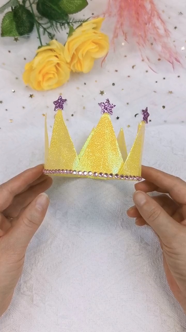 闪闪发光的小皇冠,快戴到头上吧#手工# #折纸#-度小视