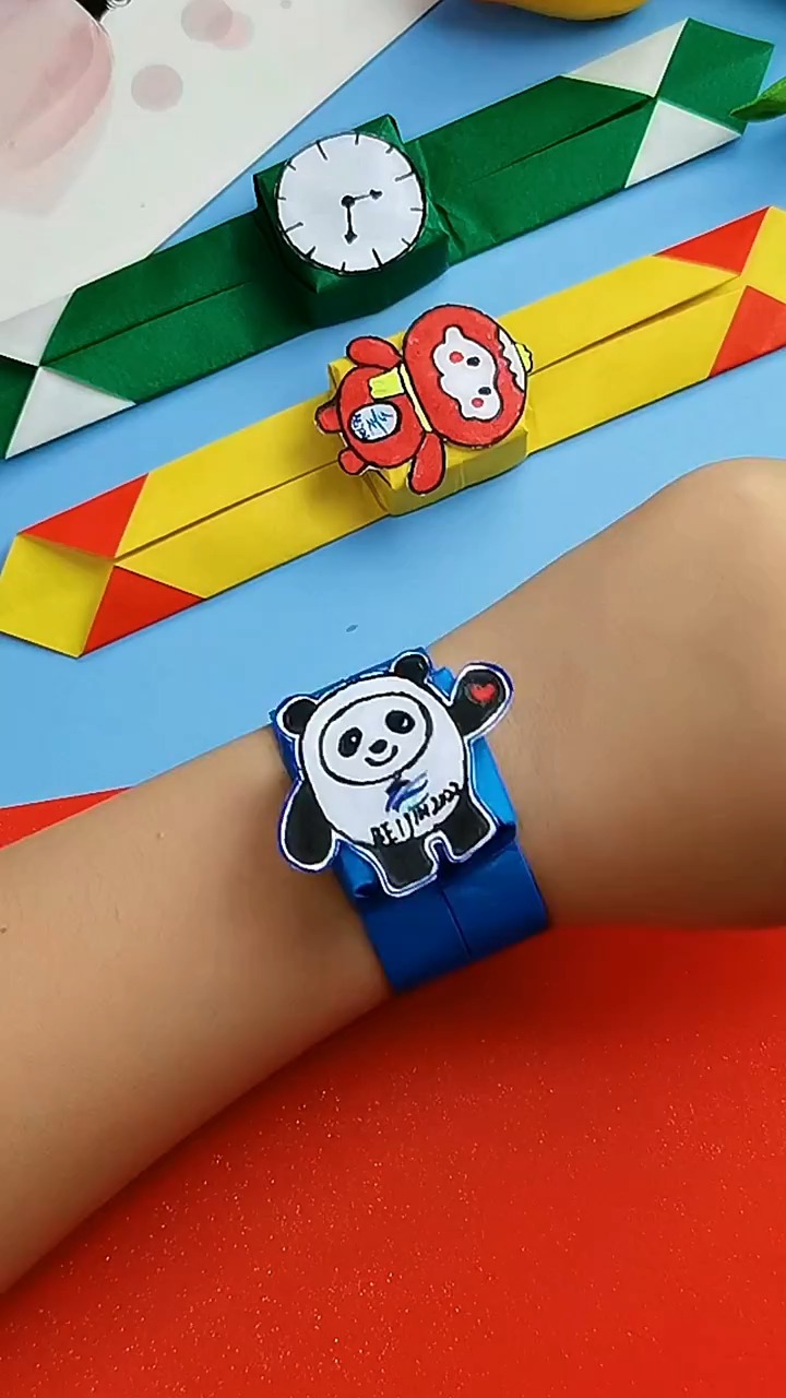 用一张正方形纸折可爱冰墩墩手表