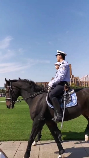 大连男骑警图片