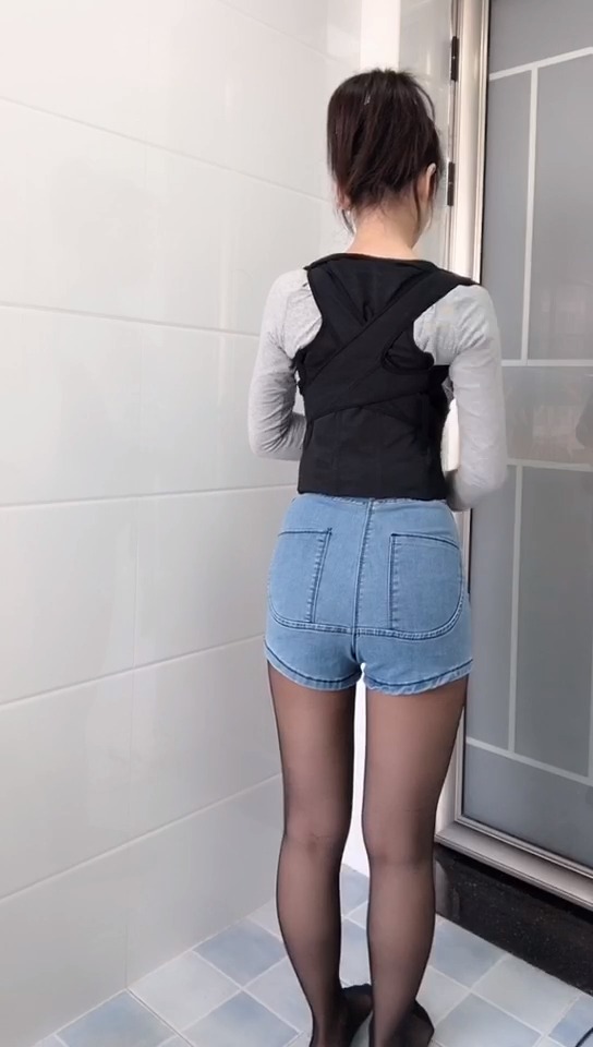 女孩子肉肉的,腰也可以这么细