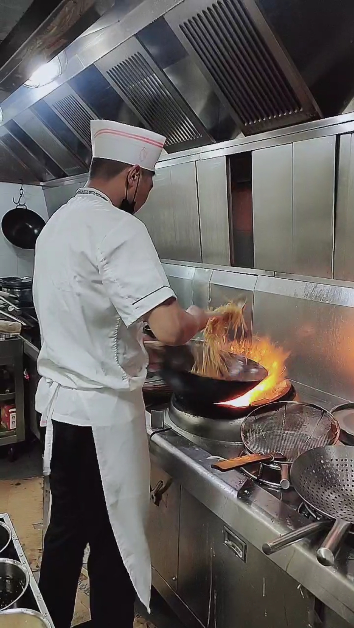 秀出你的拿手菜#实拍后厨惊人的一幕