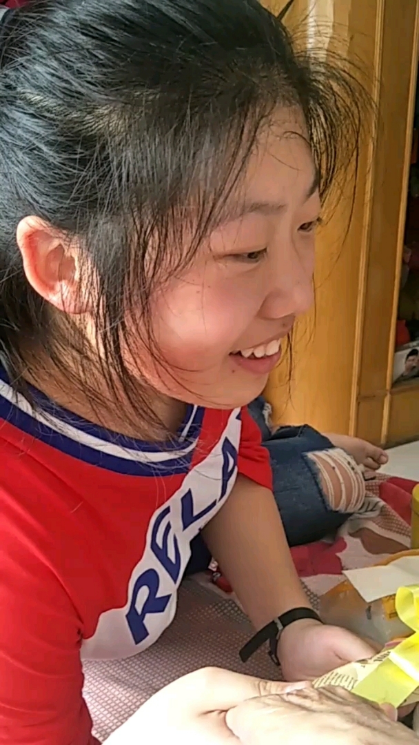 重外孙女给太姥姥过节来了.