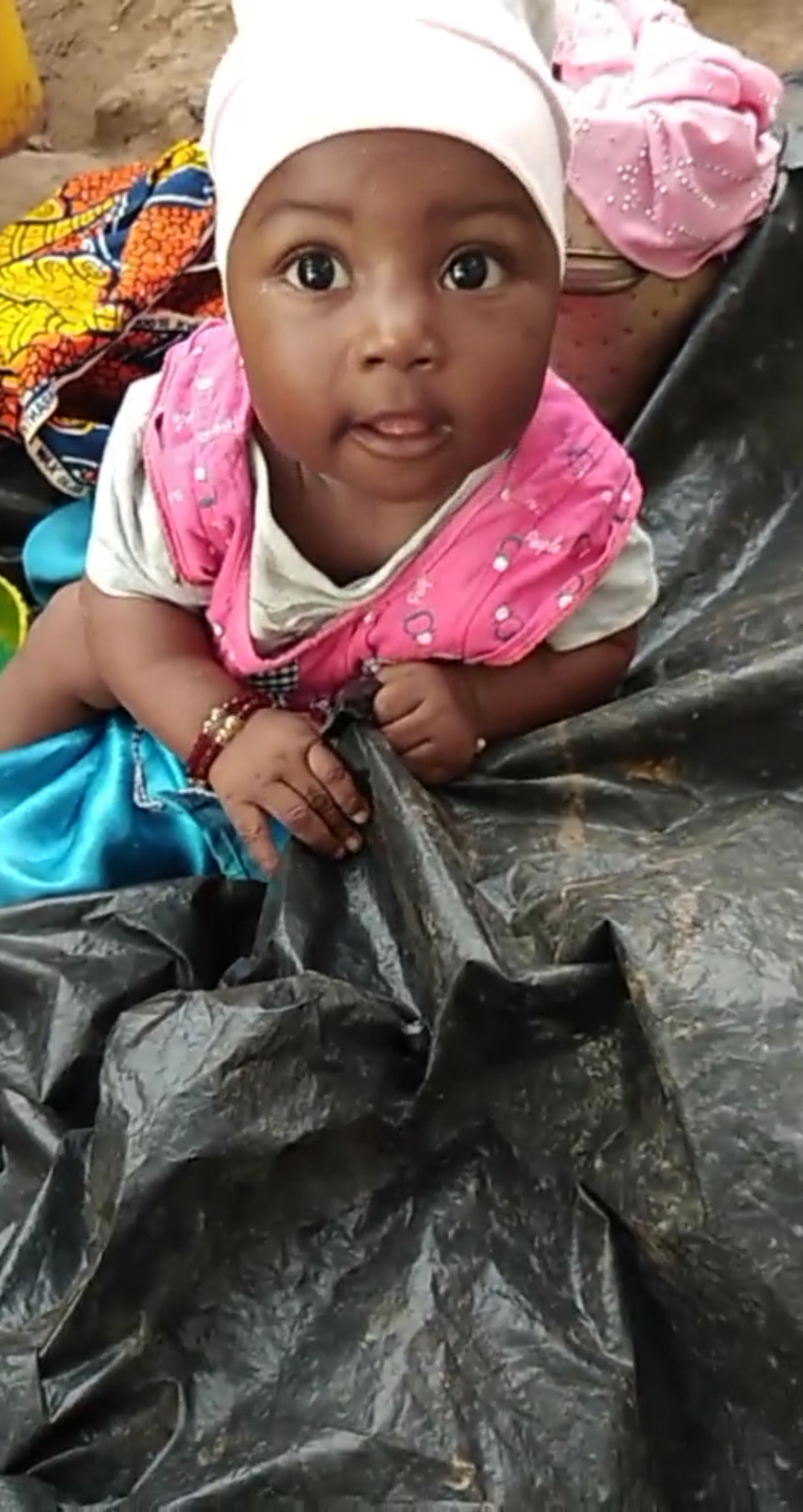 小黑娃基本上都是大眼睛