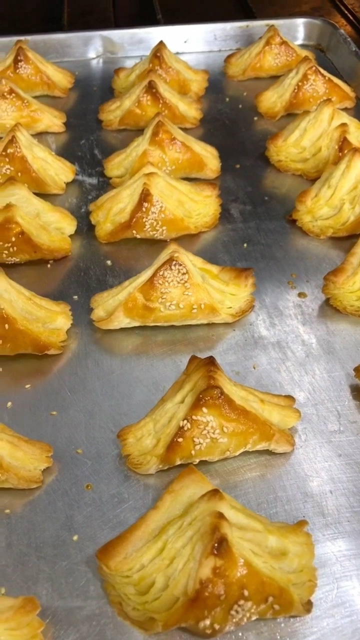 手工开酥,满满的榴莲香