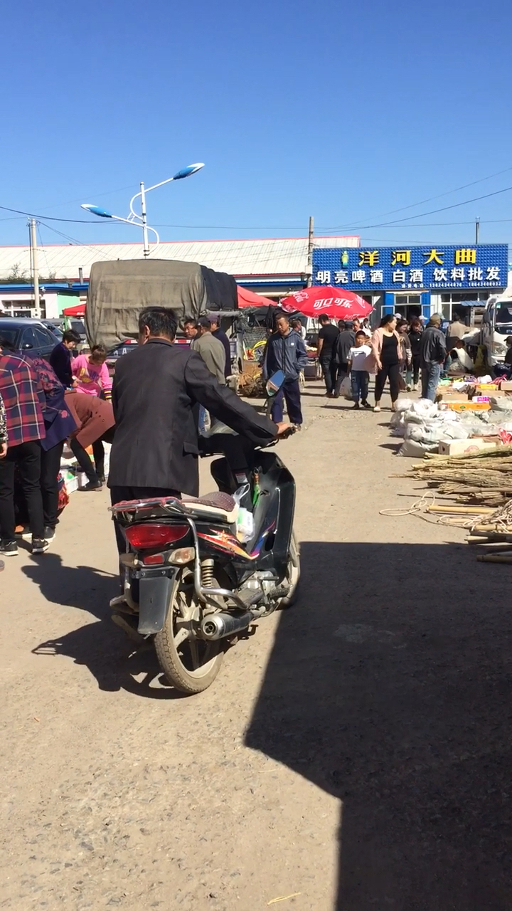 赶集去了,双城堡镇
