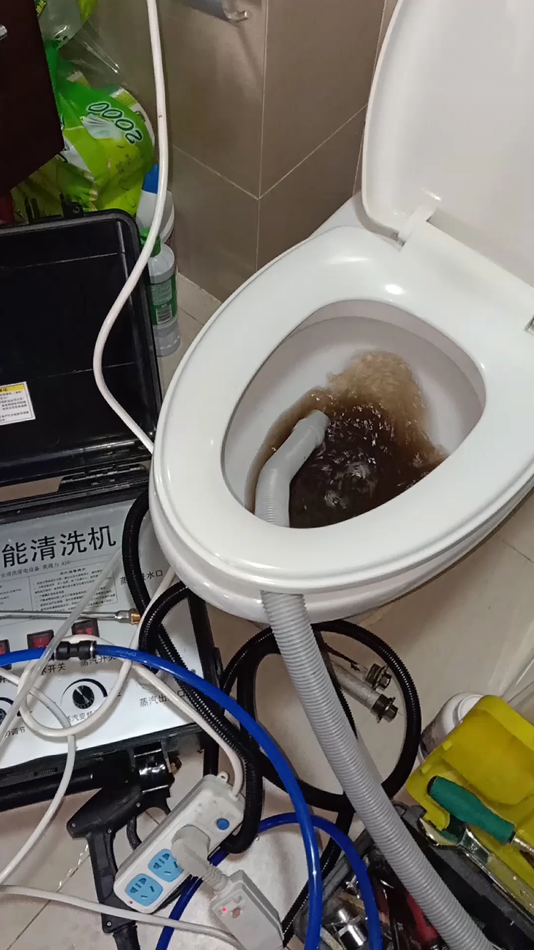 这热水器太脏了