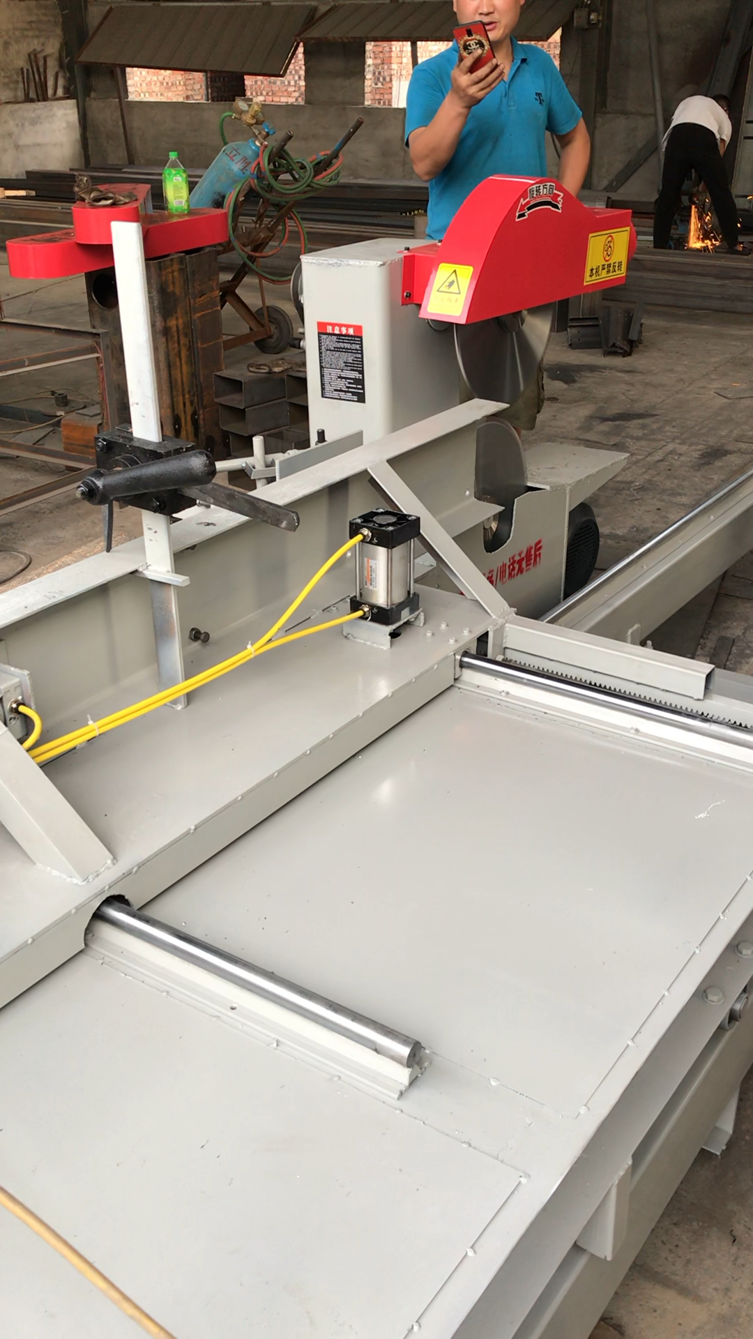 推台锯-圆木推台锯-6月3号推两锯锯薄板