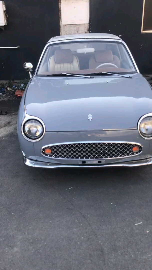 今天带给大家的是日产费加罗1989年出生,当年只生产了两万台,特别稀有