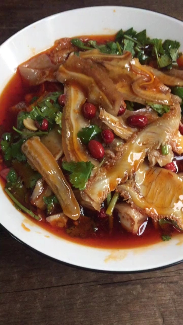 红油拌猪耳朵,太馋人了!赶紧吃了