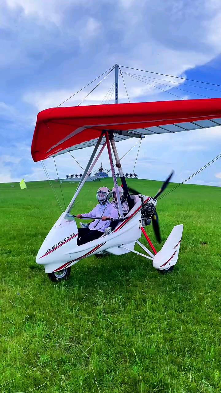 来草原体验下滑翔机吧!