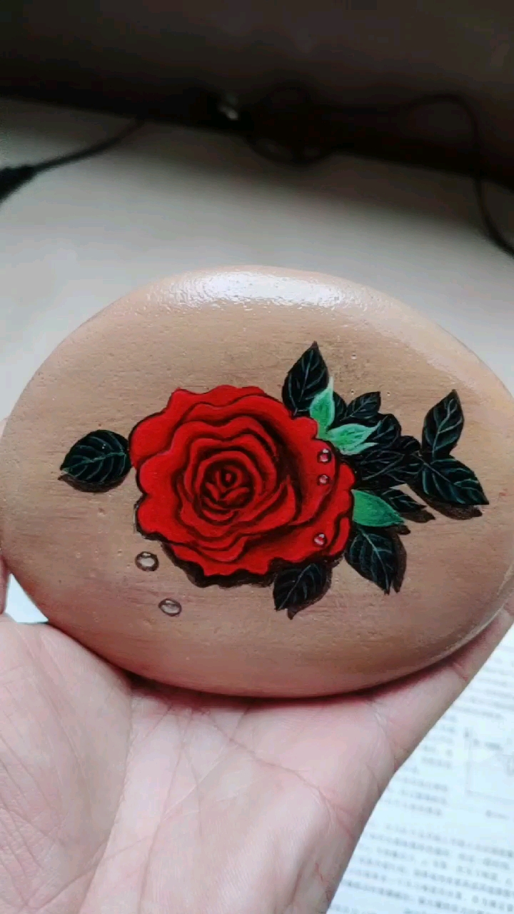 鹅卵石石画《玫瑰》,520快到了,祝天下所有有情人终成眷属.