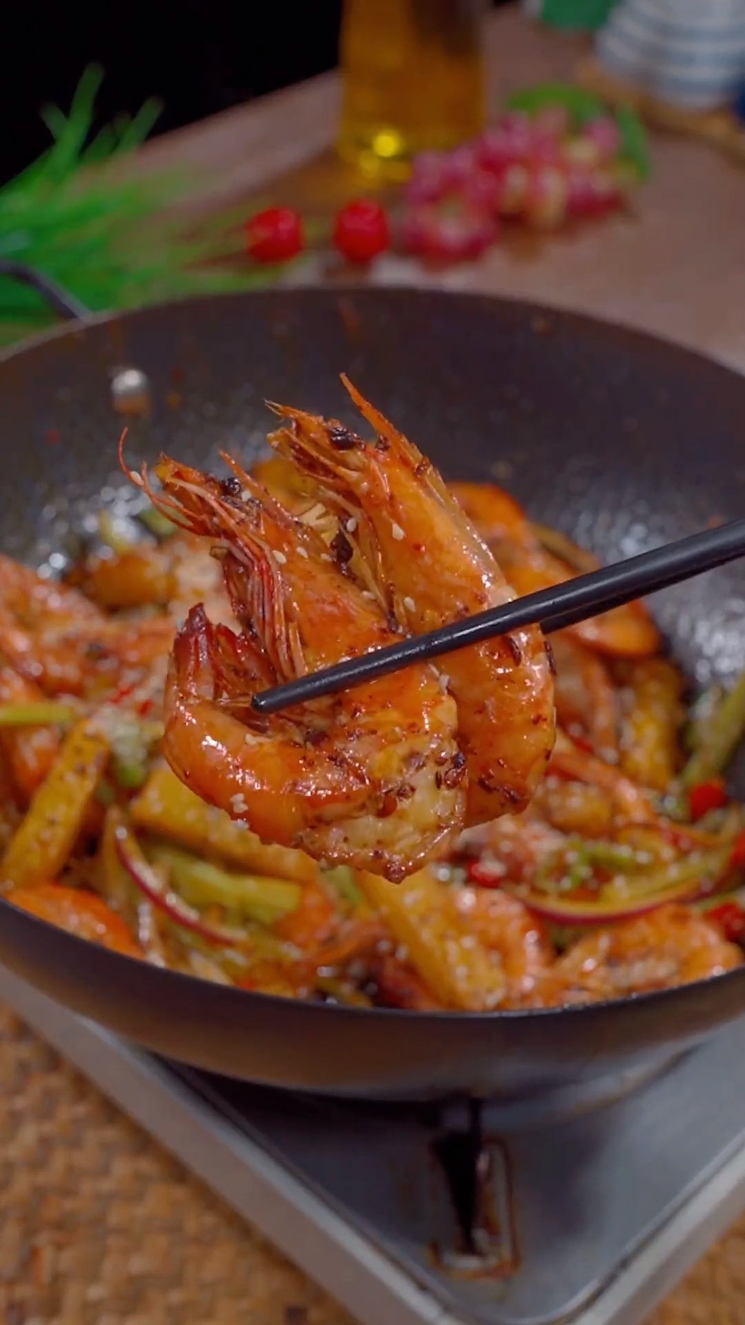 简单易学的#干锅大虾,麻辣过瘾,鲜美入味#自制麻辣香锅 #家常做法-度