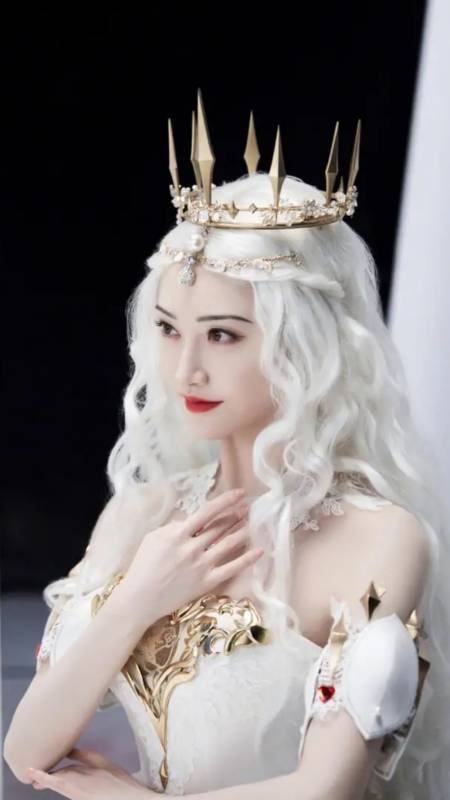 景甜cos白皇后气质霸道绝美,网友:司藤都被比下去了