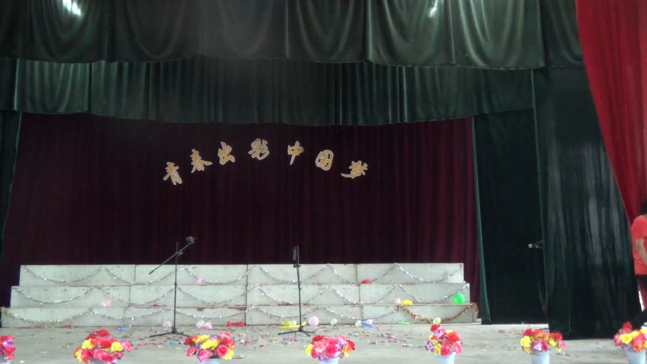 明星娱乐#初二年一班大合唱《团结就是力量》(鹏峰二中2015届)