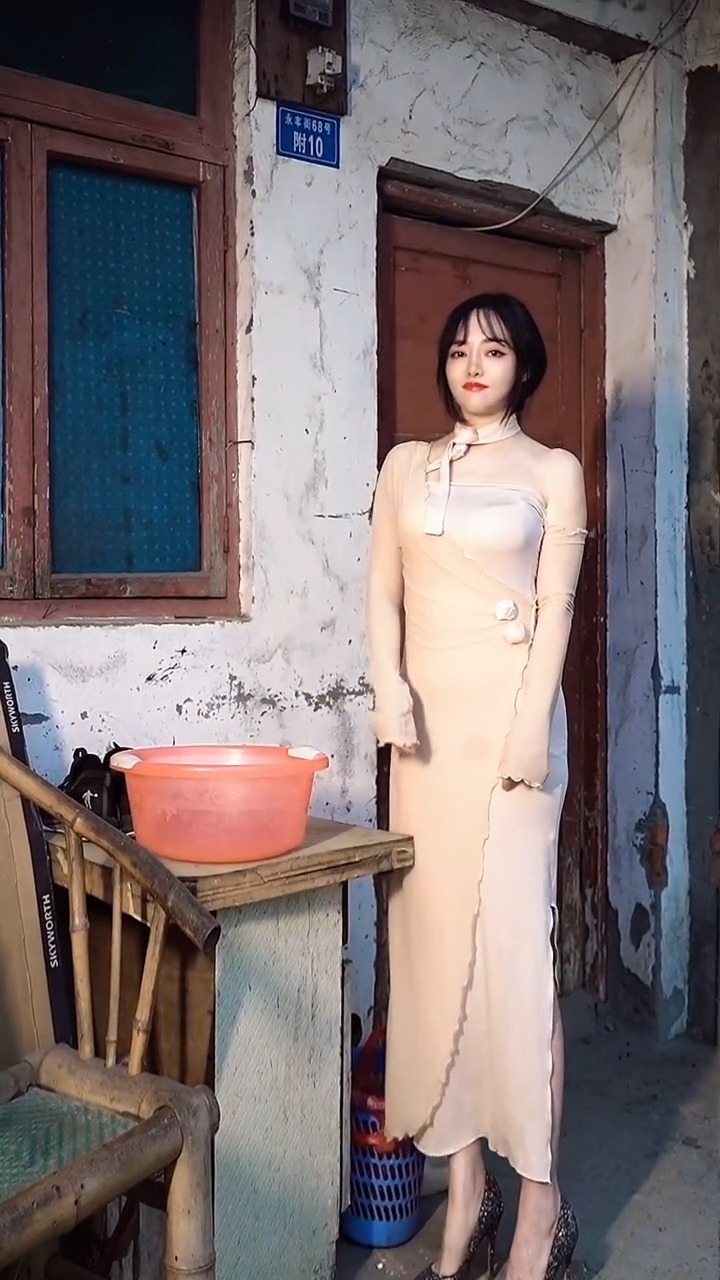 我的袜子有那么臭吗邻居姐姐都上头了