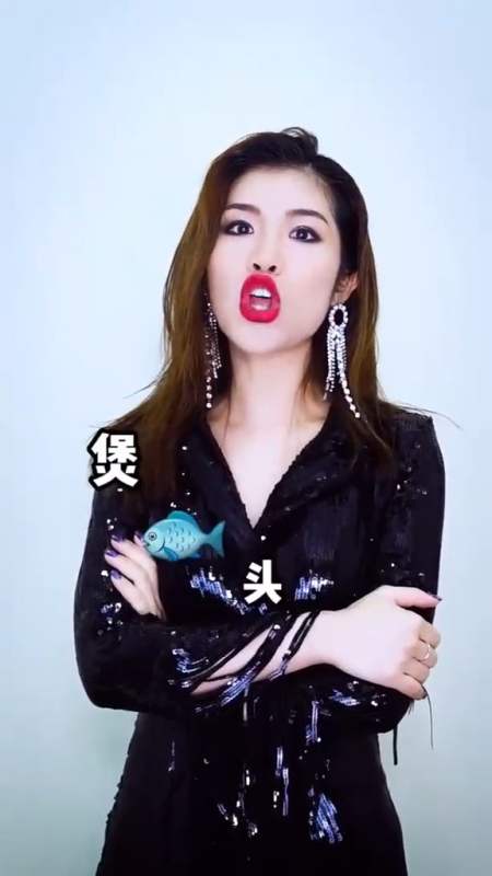 扫码下载度小视 发个视频 让别人知道 包租婆梁笑笑 11.