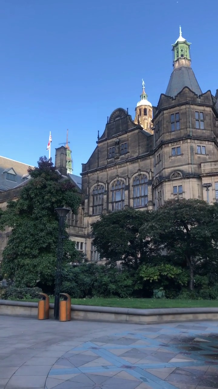 娱乐#英国谢菲尔德市中心的早晨,基本没有什么人,宁静而美丽