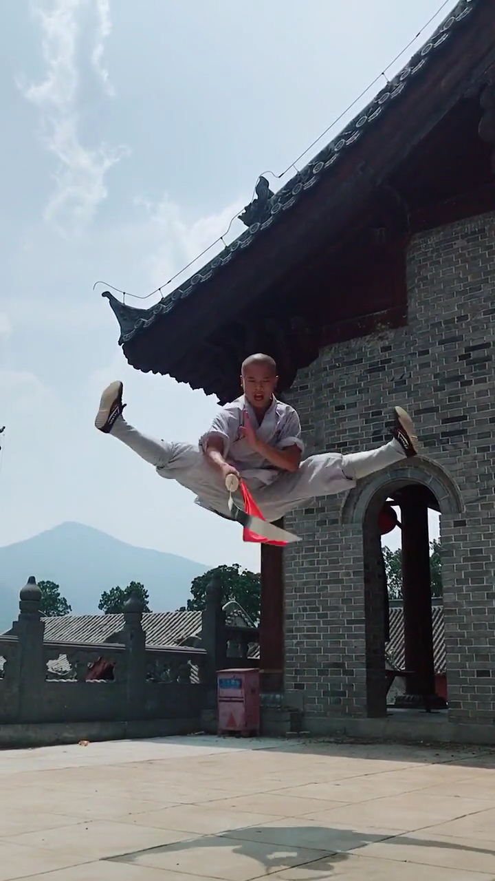 罕见少林高僧 展示少林刀法