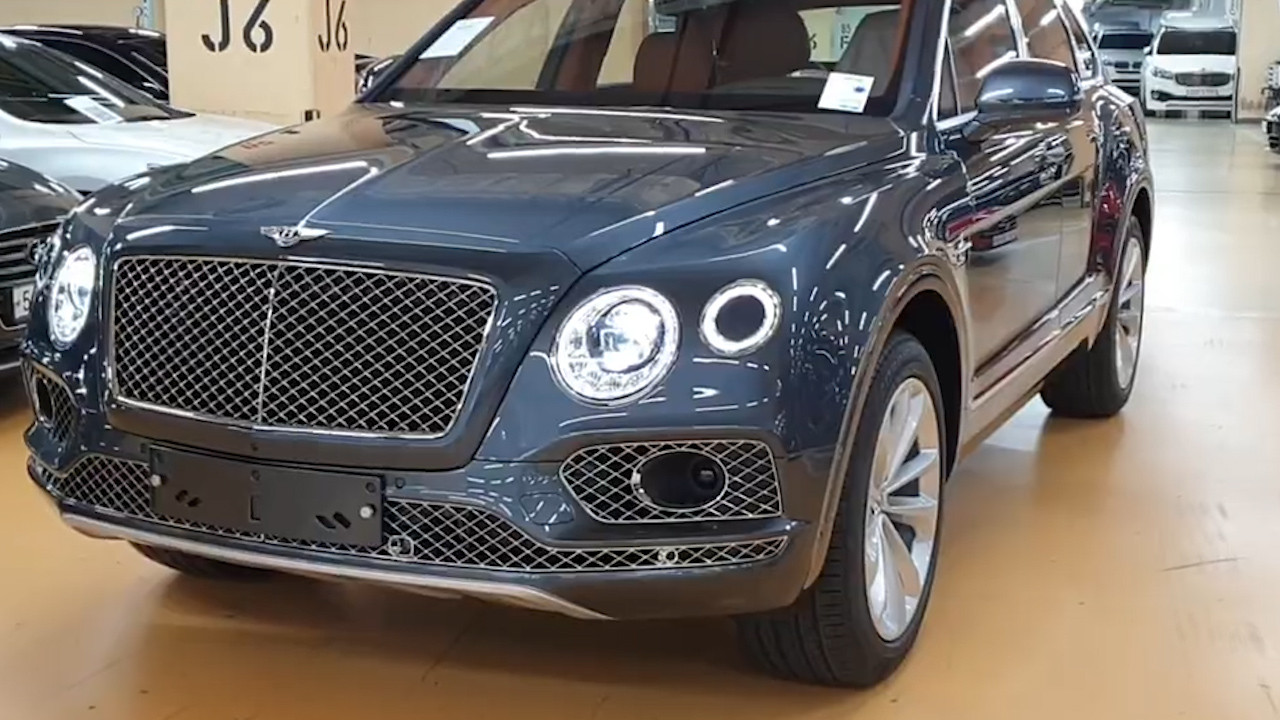 新车到货,2020款宾利添越v8高清实拍,有这颜值和空间,真不赖