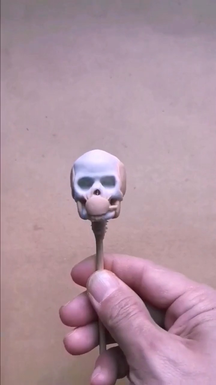 用面粉捏小人,大哥真是一丝不苟,真有必要把骨头也捏出来吗?-度小视