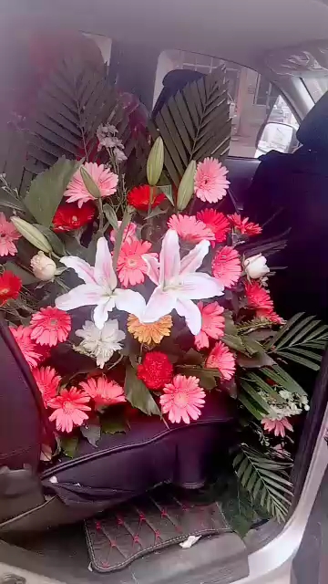 满满一车的鲜花